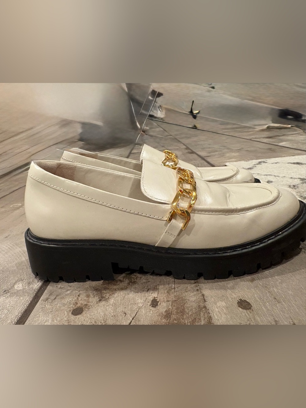 SCHUTZ Cream Loafers with Gold Chain